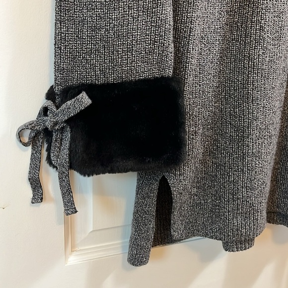 NIC+ZOE Chunky Knit V Neck Tunic Sweater w/Tassel Faux Fur Sleeve Cuffs - Sz Med - Picture 5 of 9